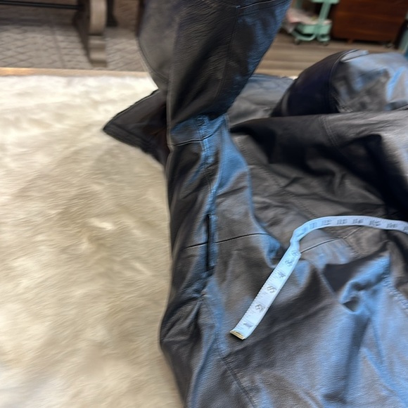 Wilson”s the leather experts black leather jacket with lining sz L (no belt) - Picture 16 of 17